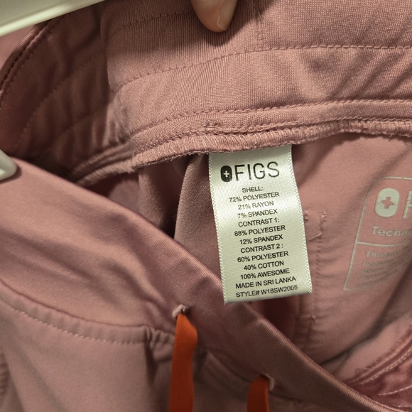 Figs Chalk Pink Scrub Set (Casma Top And Zamora Bottoms) - Size S - Picture 6 of 7